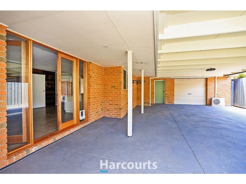 8 Inverness Close, Pakenham VIC 3810