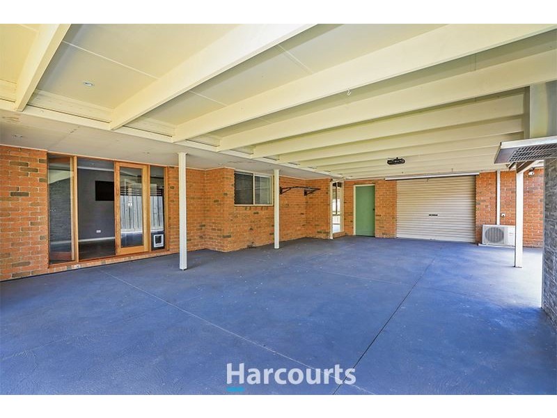 8 Inverness Close, Pakenham VIC 3810
