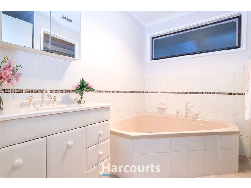 4 Dove  Court, Pakenham VIC 3810