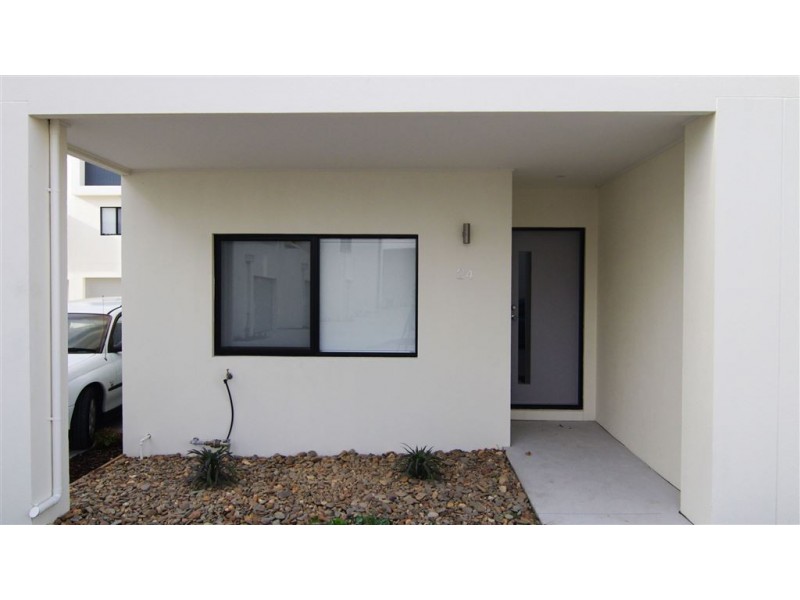 24/17 Edgeware Close, Pakenham VIC 3810