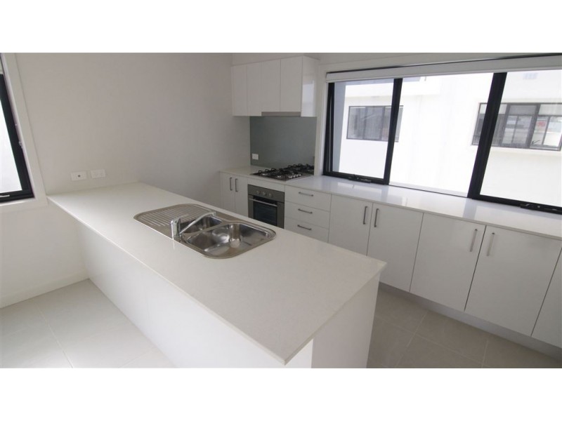 24/17 Edgeware Close, Pakenham VIC 3810