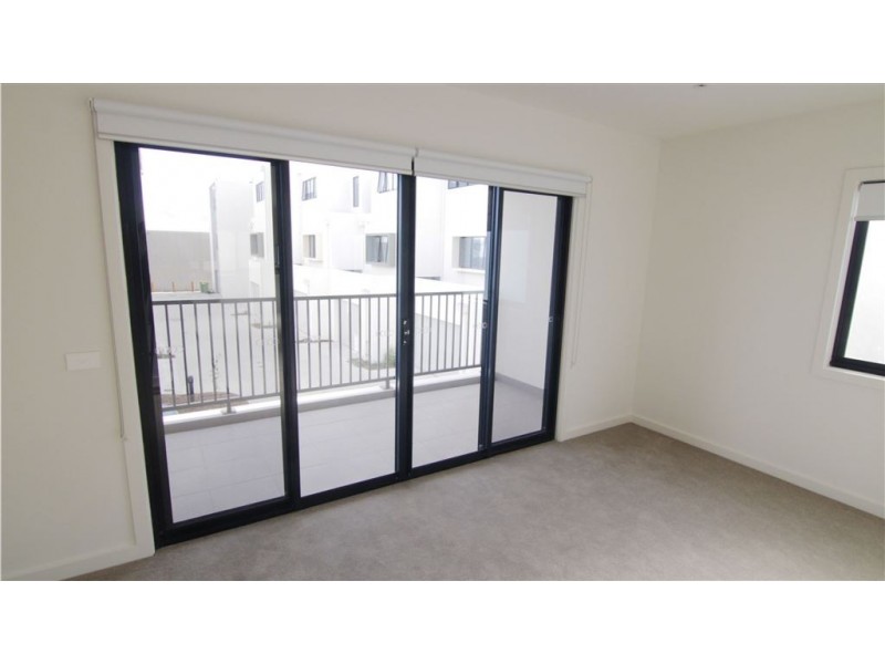 24/17 Edgeware Close, Pakenham VIC 3810