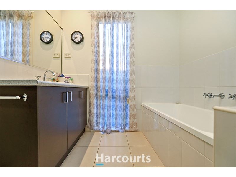 34 Britton Drive, Pakenham VIC 3810