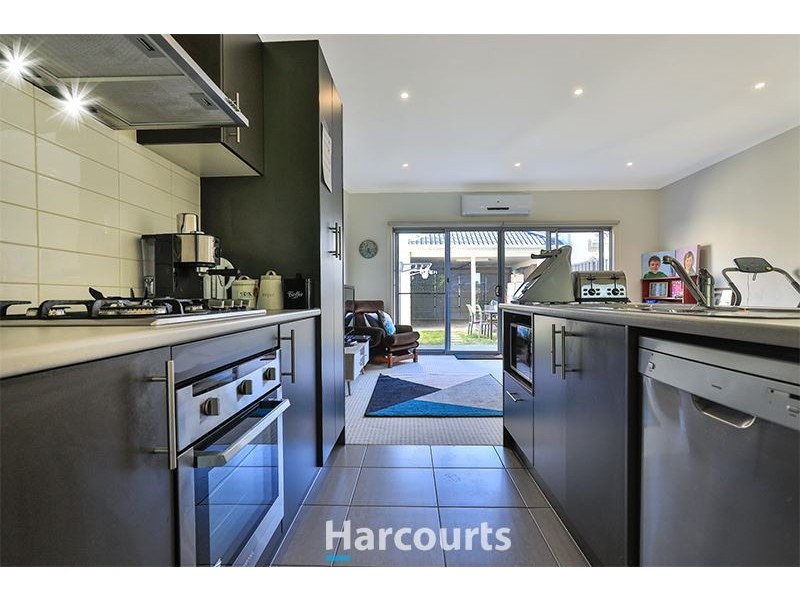 11/11 Howqua Place, Pakenham VIC 3810