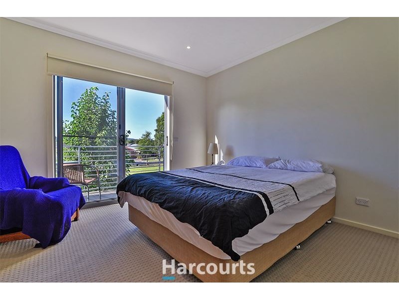 11/11 Howqua Place, Pakenham VIC 3810