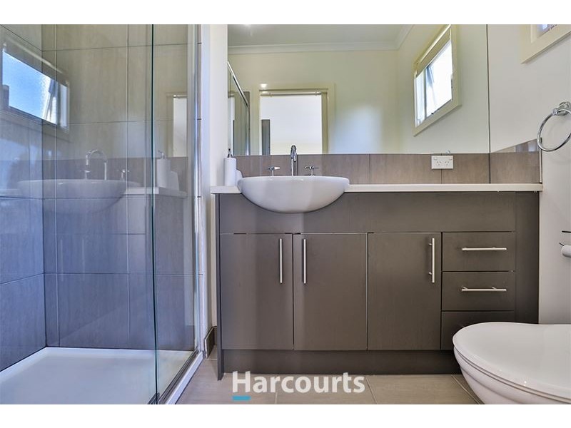 11/11 Howqua Place, Pakenham VIC 3810