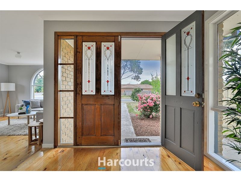 2 Bridle Place, Pakenham VIC 3810