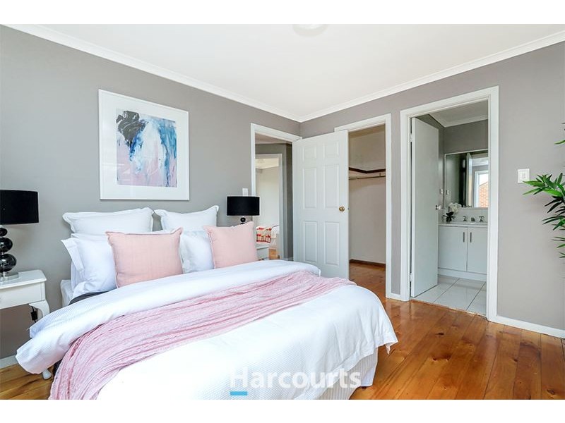 2 Bridle Place, Pakenham VIC 3810