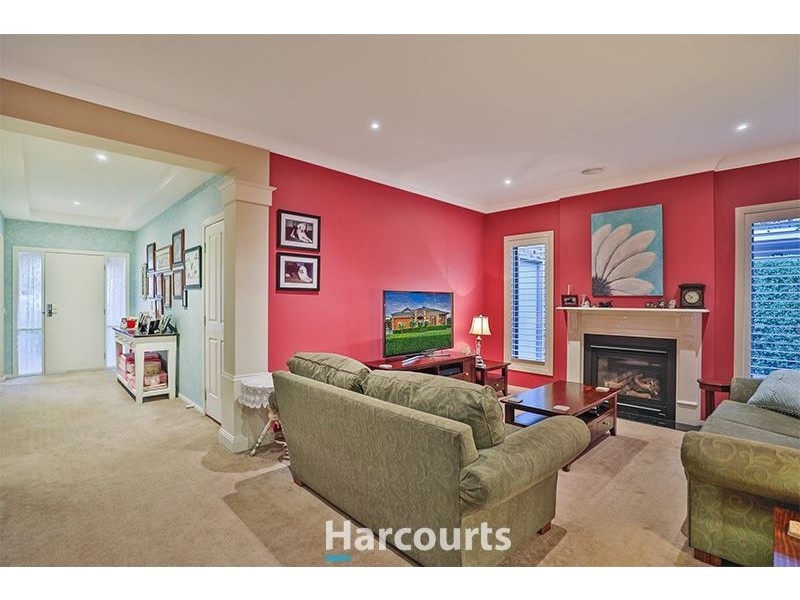 2 Sundew Crescent, Pakenham VIC 3810