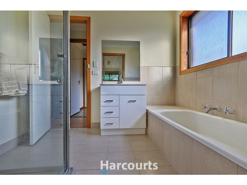 11 Diane Close, Pakenham VIC 3810