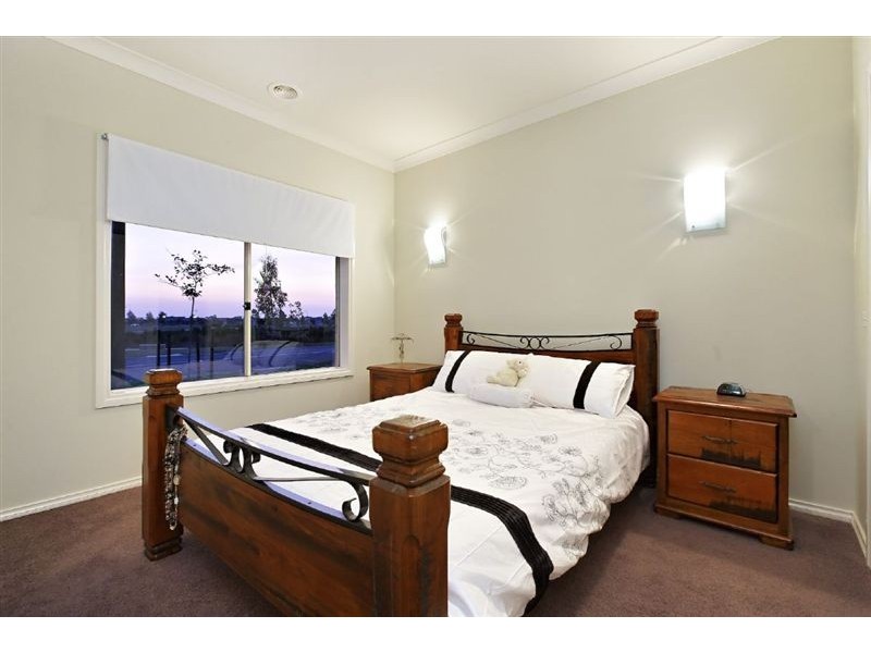 47 Sandalwood Drive, Pakenham VIC 3810