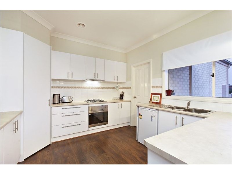 47 Sandalwood Drive, Pakenham VIC 3810