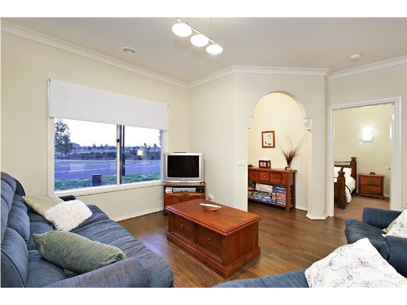 47 Sandalwood Drive, Pakenham VIC 3810