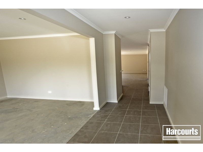 9 Adrian Drive, Pakenham VIC 3810