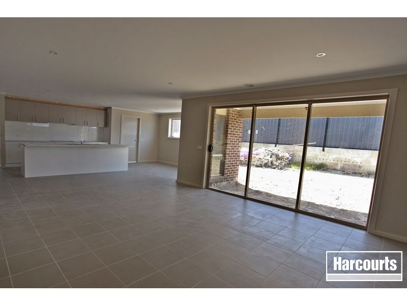 9 Adrian Drive, Pakenham VIC 3810