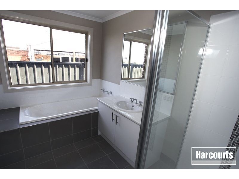 9 Adrian Drive, Pakenham VIC 3810