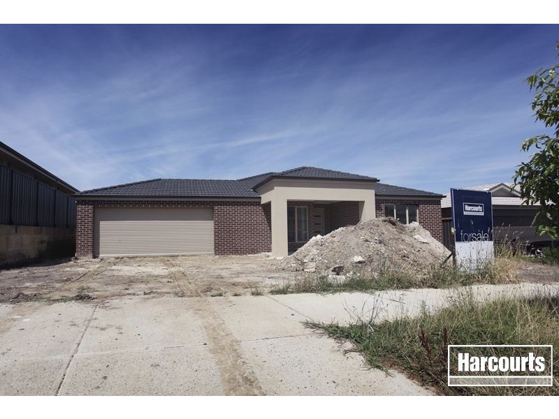 9 Adrian Drive, Pakenham VIC 3810