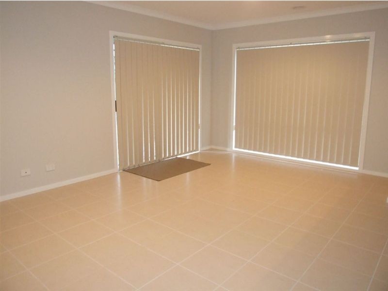 25 Everly Circuit, Pakenham VIC 3810