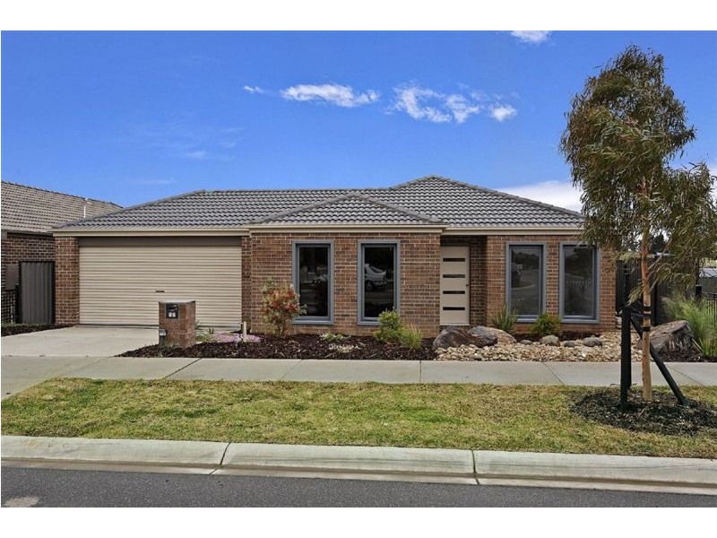 17 Killarney Crescent, Pakenham VIC 3810