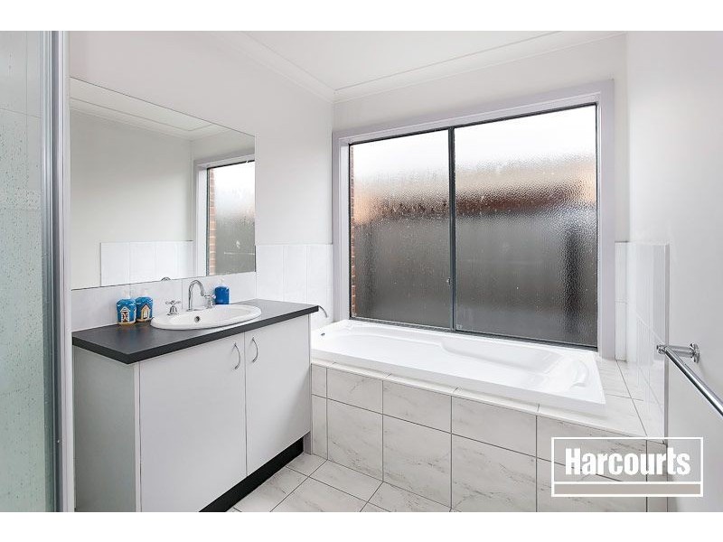 17 Killarney Crescent, Pakenham VIC 3810