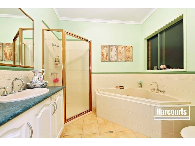 8 Kristina court, Pakenham VIC 3810