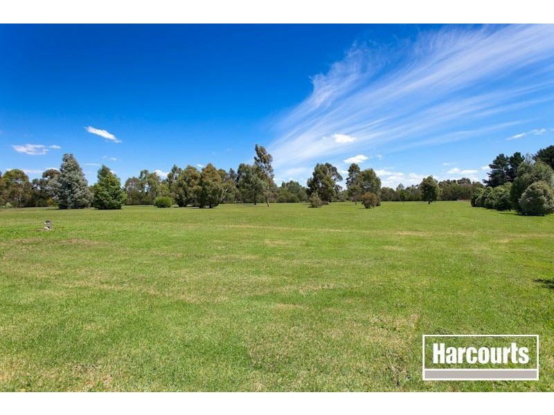 9 Fairway Court, Pakenham VIC 3810