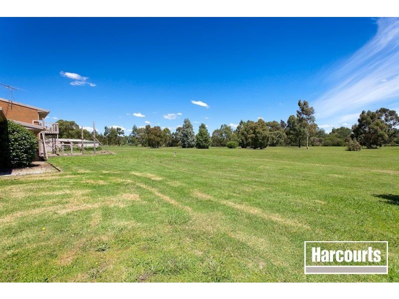 9 Fairway Court, Pakenham VIC 3810