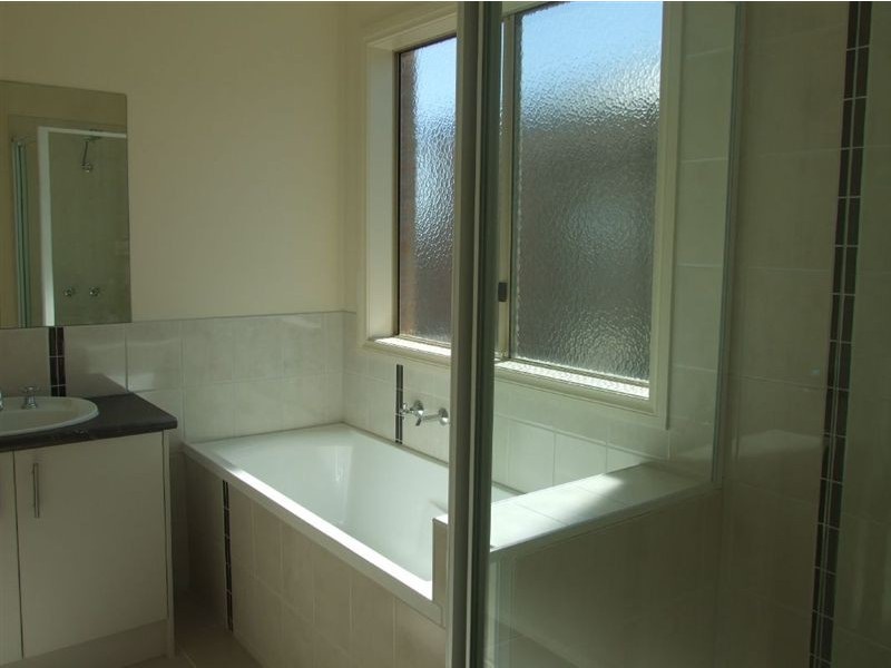 5/108 Ahern Road, Pakenham VIC 3810