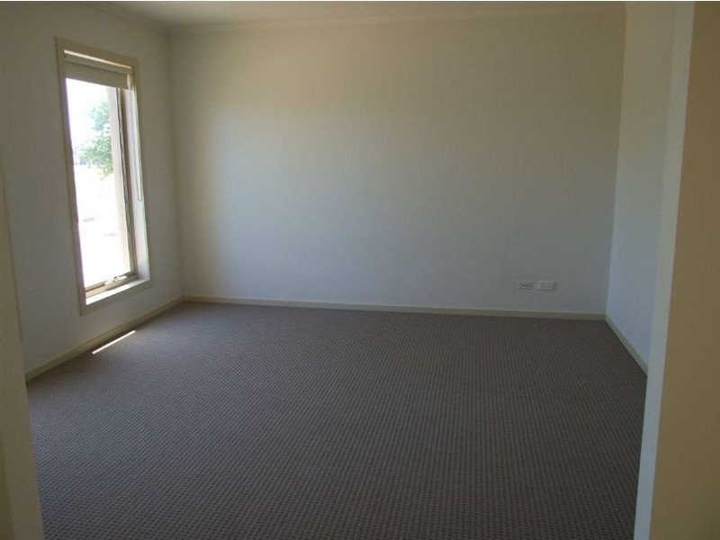 44 Sandalwood Drive, Pakenham VIC 3810