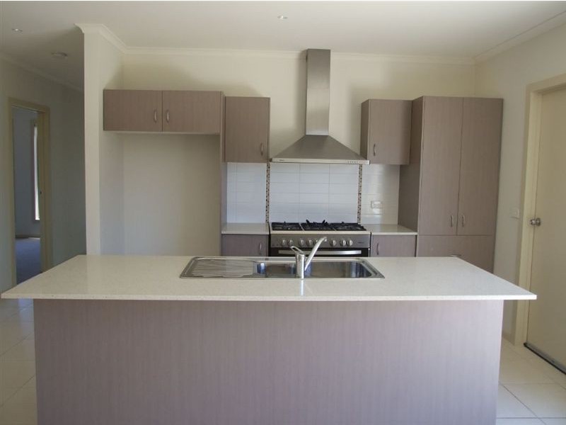 44 Sandalwood Drive, Pakenham VIC 3810