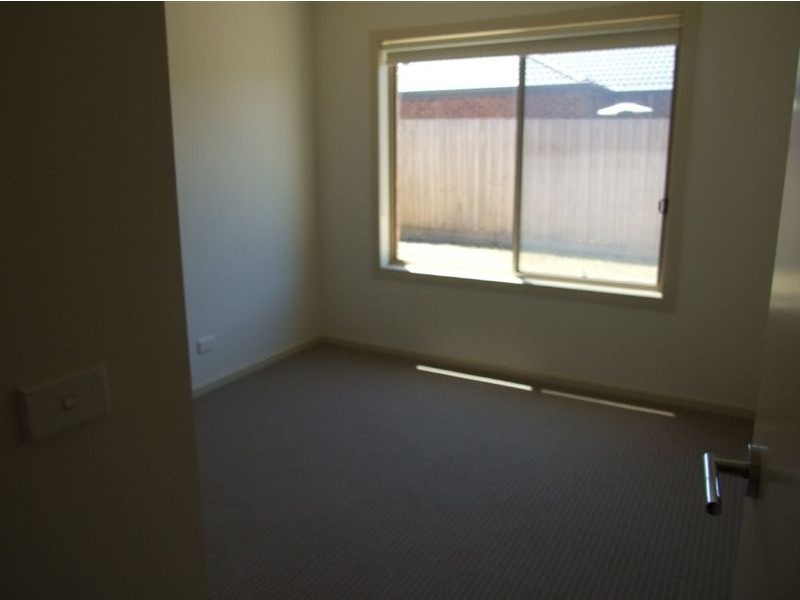 44 Sandalwood Drive, Pakenham VIC 3810