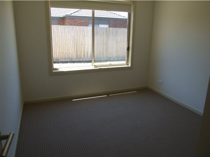 44 Sandalwood Drive, Pakenham VIC 3810