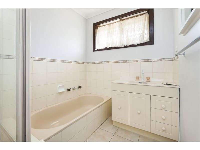 1/2 Leonard Court, Pakenham VIC 3810