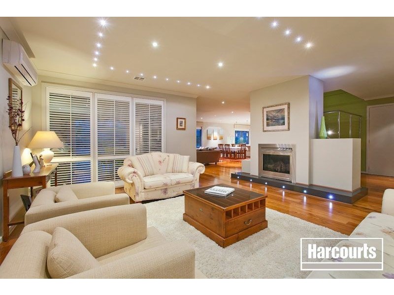 6 Fallingwater Drive, Pakenham VIC 3810