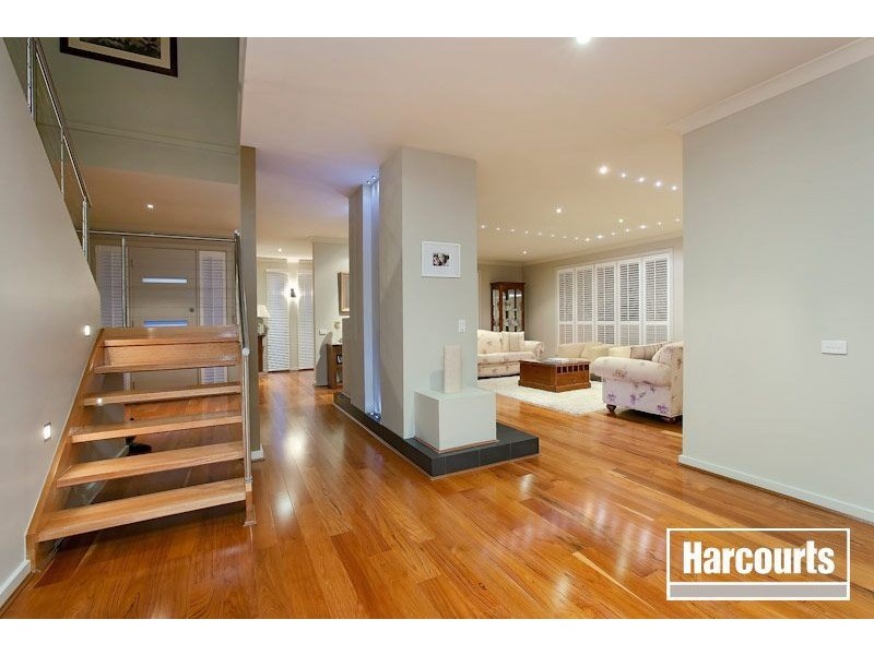 6 Fallingwater Drive, Pakenham VIC 3810