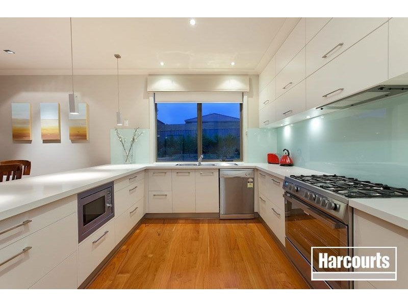 6 Fallingwater Drive, Pakenham VIC 3810