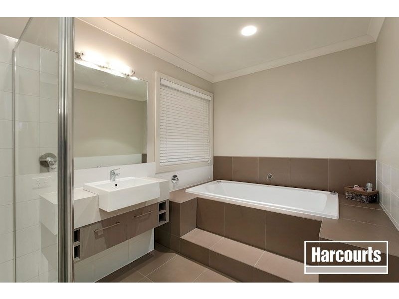 6 Fallingwater Drive, Pakenham VIC 3810