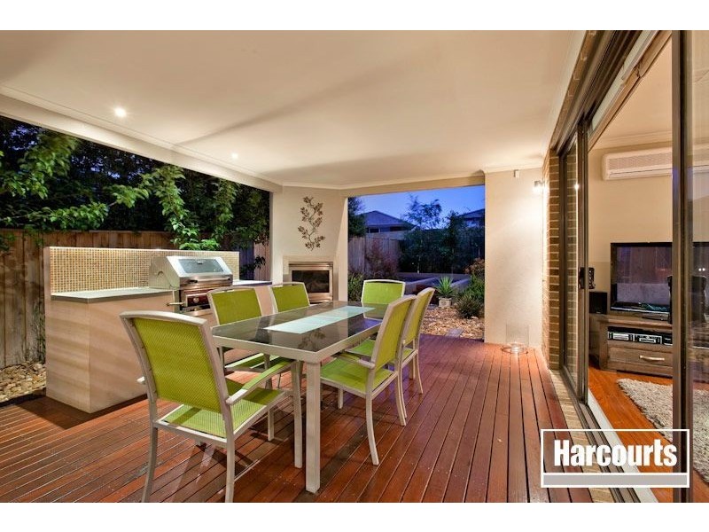 6 Fallingwater Drive, Pakenham VIC 3810