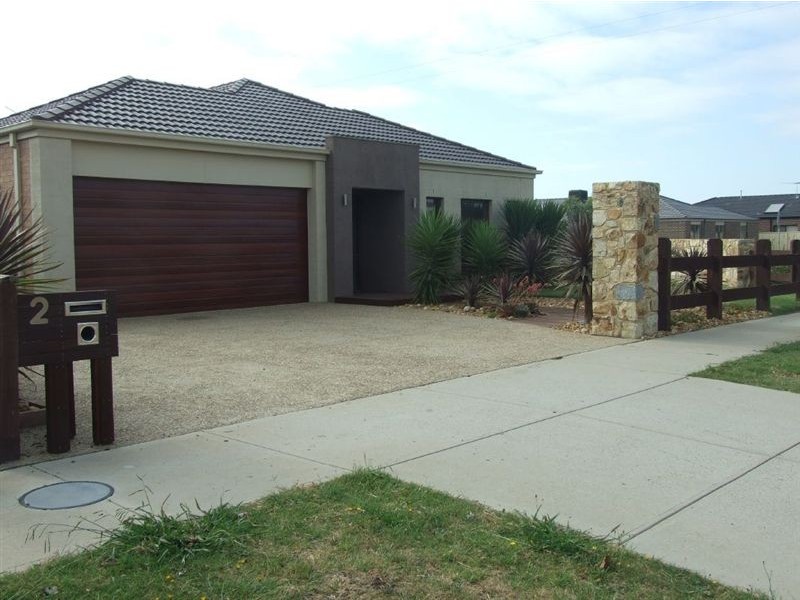 2 Henry Lawson Drive, Pakenham VIC 3810