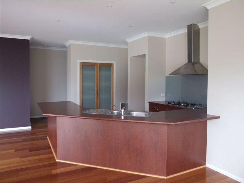 2 Henry Lawson Drive, Pakenham VIC 3810