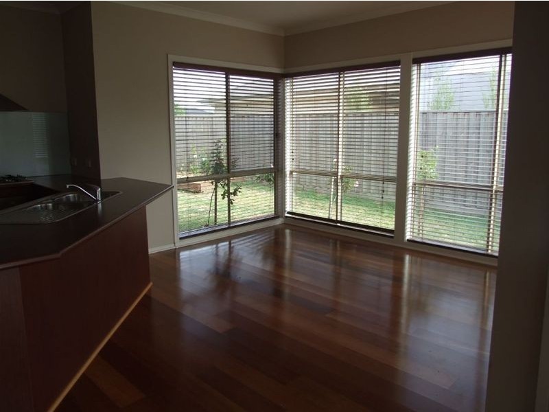 2 Henry Lawson Drive, Pakenham VIC 3810