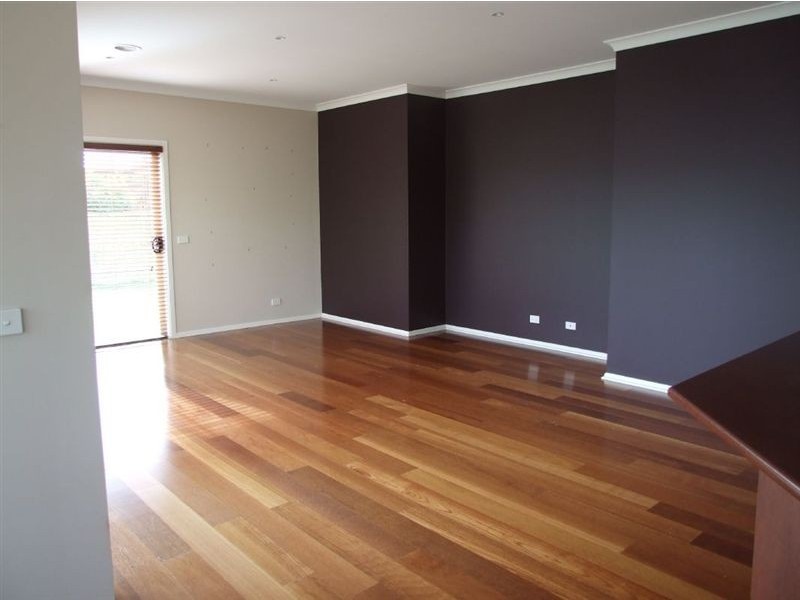 2 Henry Lawson Drive, Pakenham VIC 3810