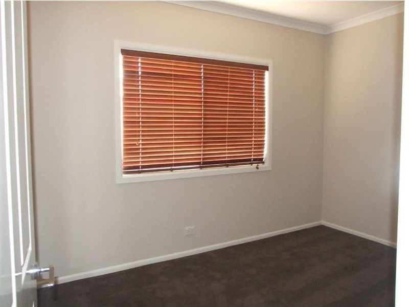 2 Henry Lawson Drive, Pakenham VIC 3810