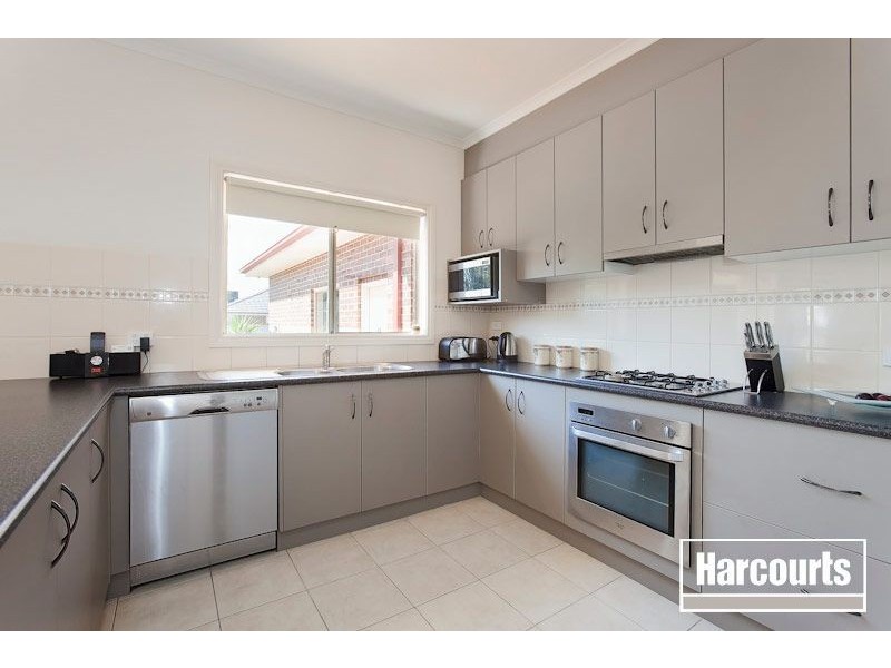 24 St.Leonards Way, Pakenham VIC 3810