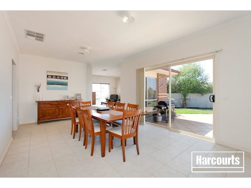 24 St.Leonards Way, Pakenham VIC 3810
