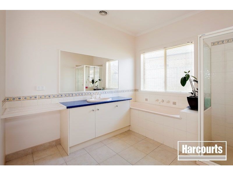 24 St.Leonards Way, Pakenham VIC 3810