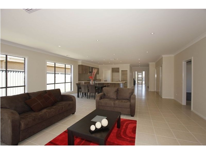 5 Bittern Link, Pakenham VIC 3810