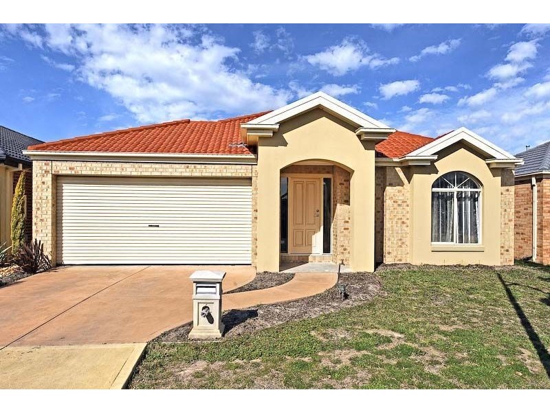 37 Scarlet Crescent, Pakenham VIC 3810