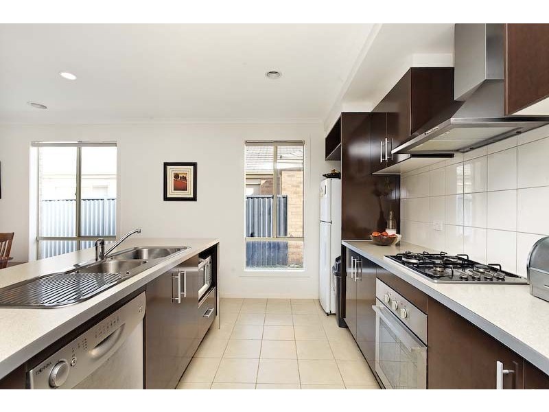 37 Scarlet Crescent, Pakenham VIC 3810