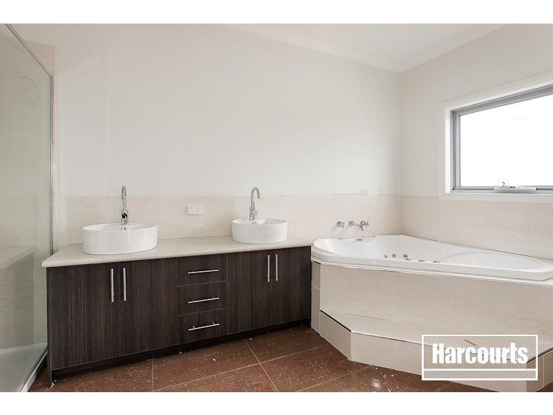 4 Leicester Square, Pakenham VIC 3810